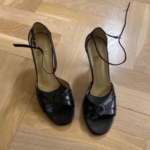 Varda sandal heels black, size 7, made it Italy by hand